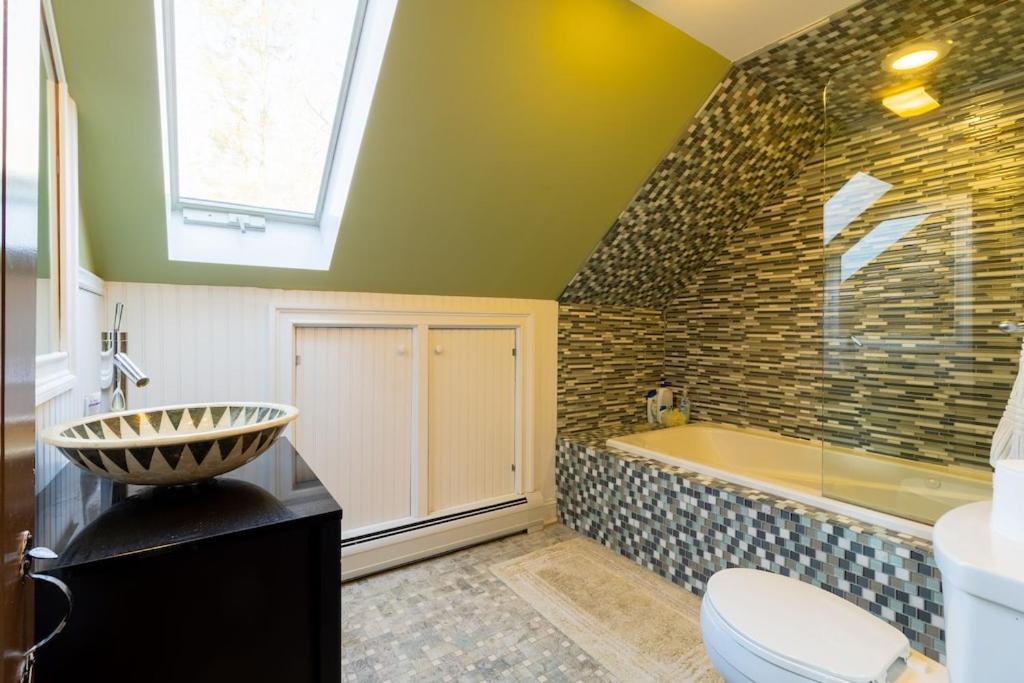 Exclusive High End Candlewood Lake retreat, photo 36
