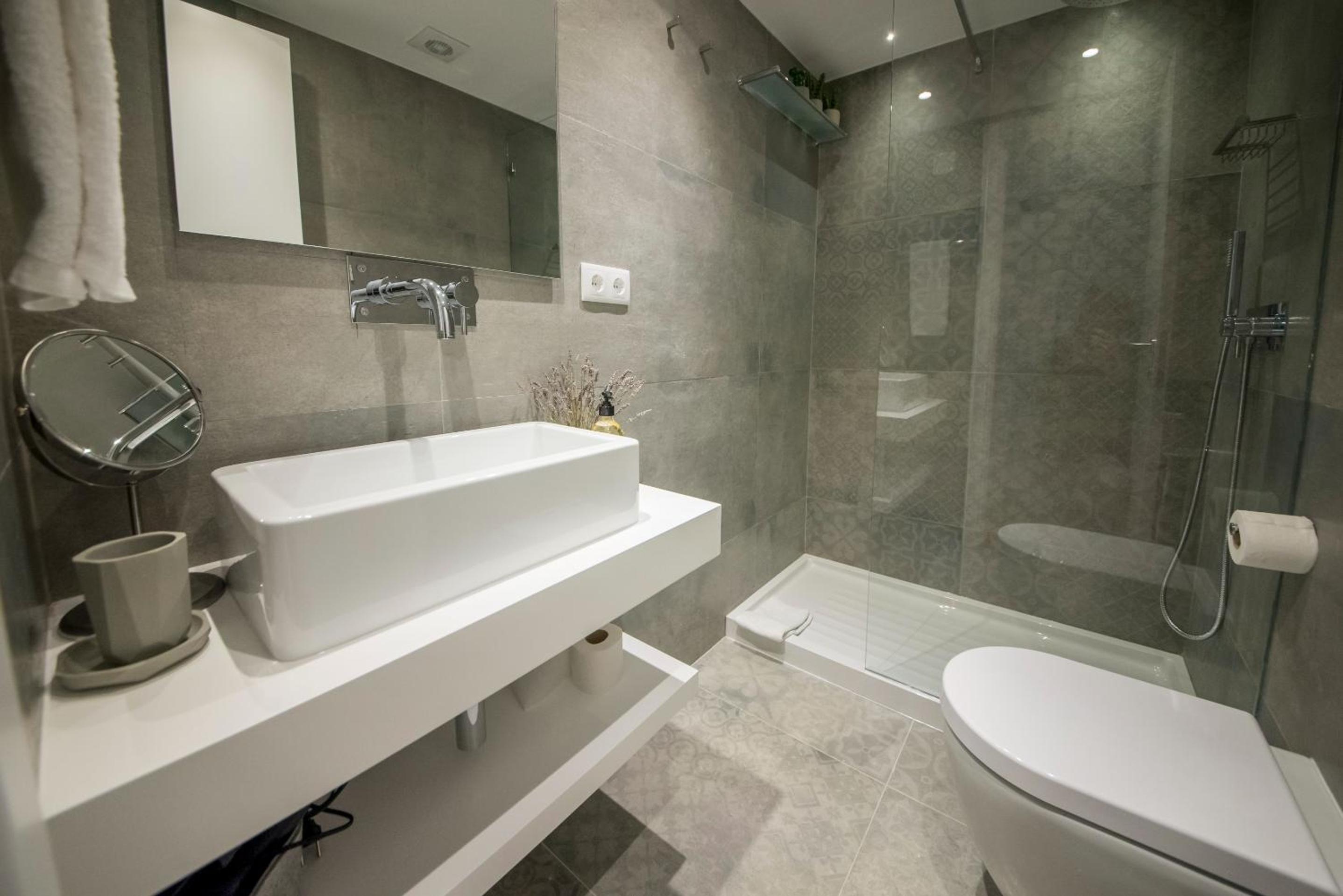 Principe Real Oasis with Private Patio by NestAtLisbon view 4