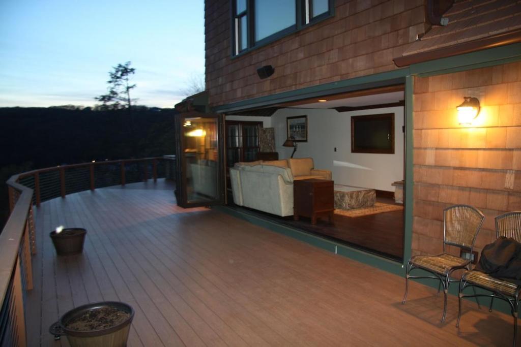 Exclusive High End Candlewood Lake retreat, photo 22