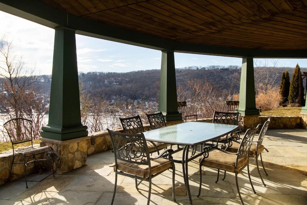 Exclusive High End Candlewood Lake retreat, photo 16