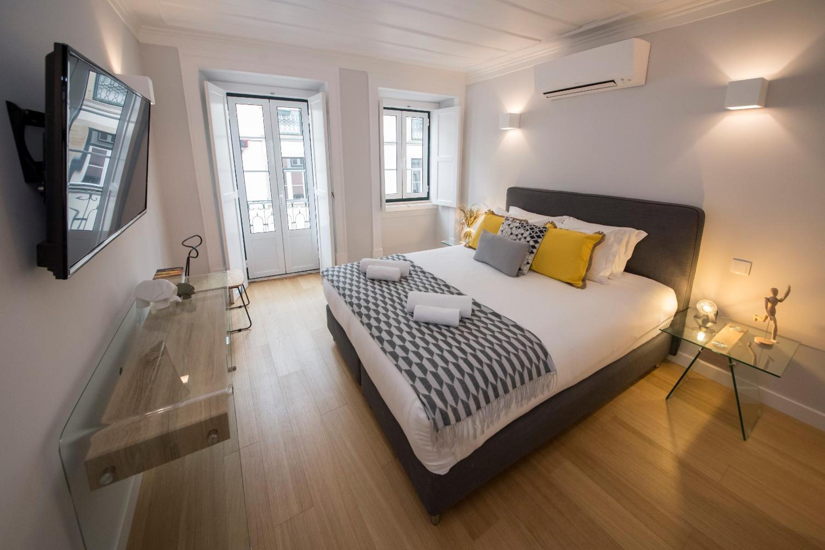 Principe Real Oasis with Private Patio by NestAtLisbon view 5