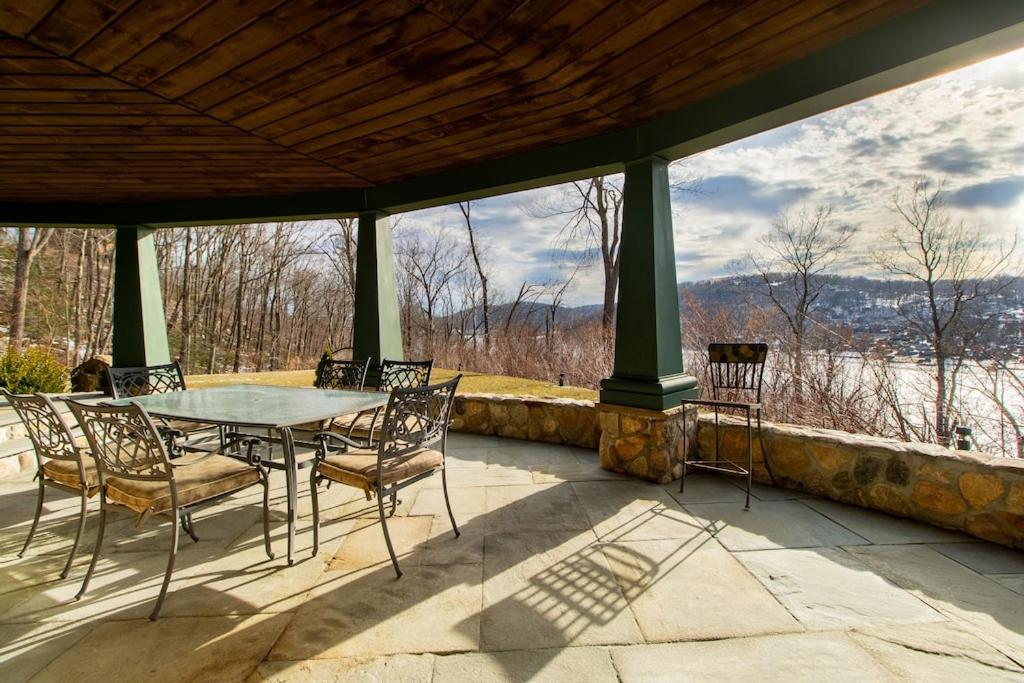Exclusive High End Candlewood Lake retreat, photo 27