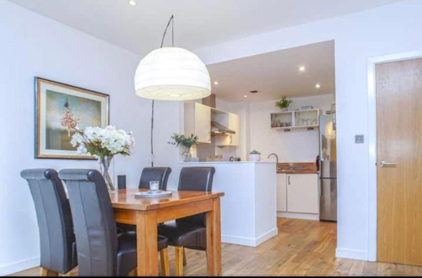 Oswald Apartment - Glasgow City Centre view 4