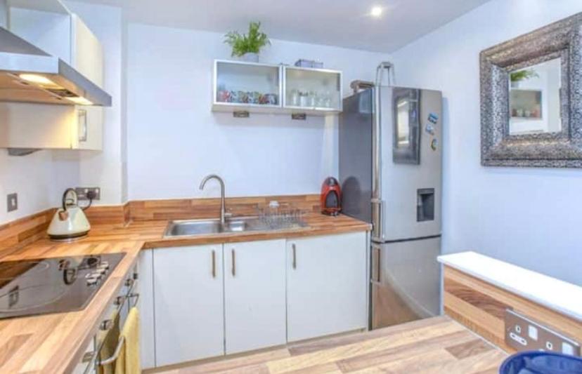 Oswald Apartment - Glasgow City Centre view 3