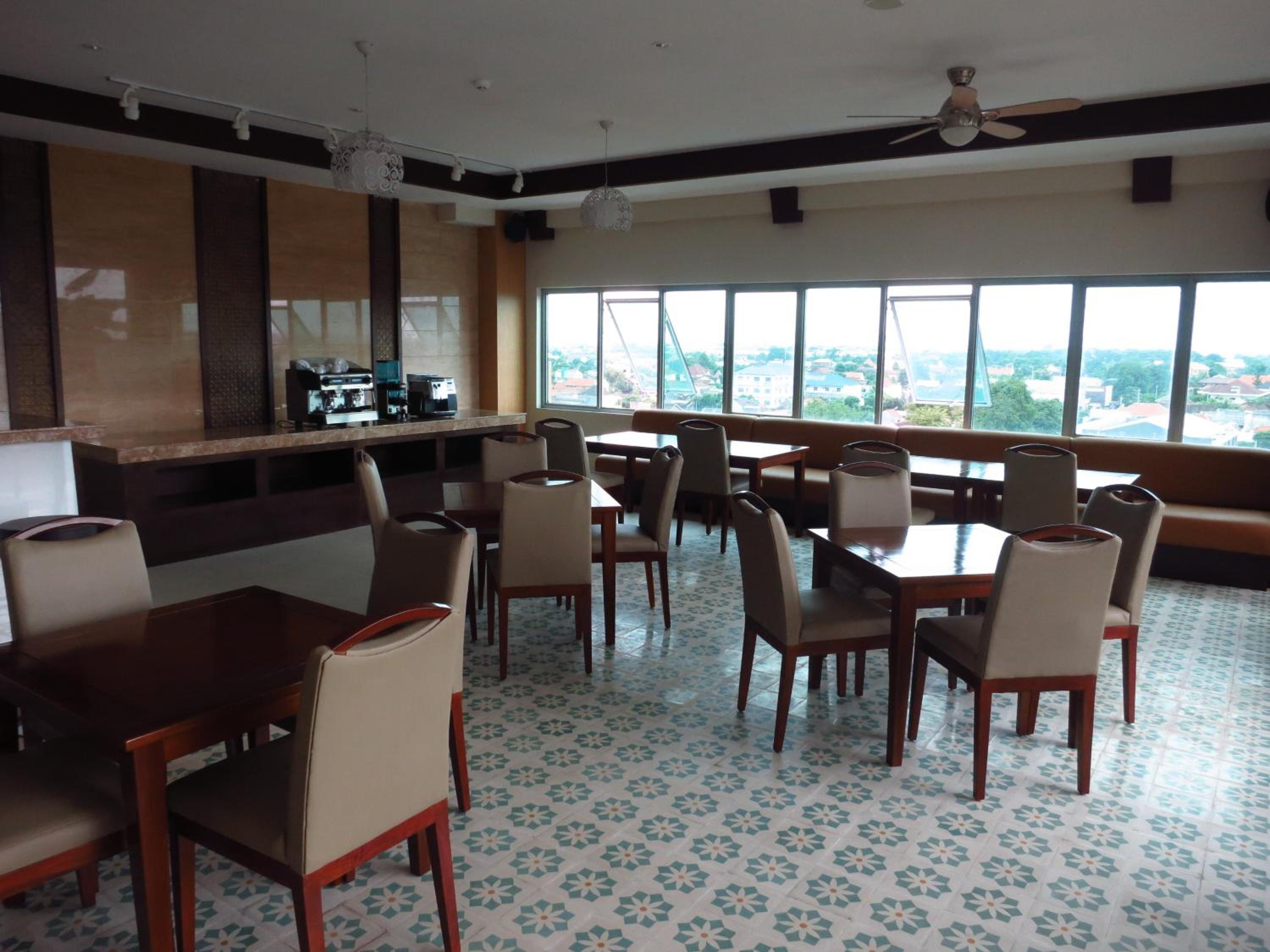 Solo Vacations - Aston Solo Hotel - Property Image 11
