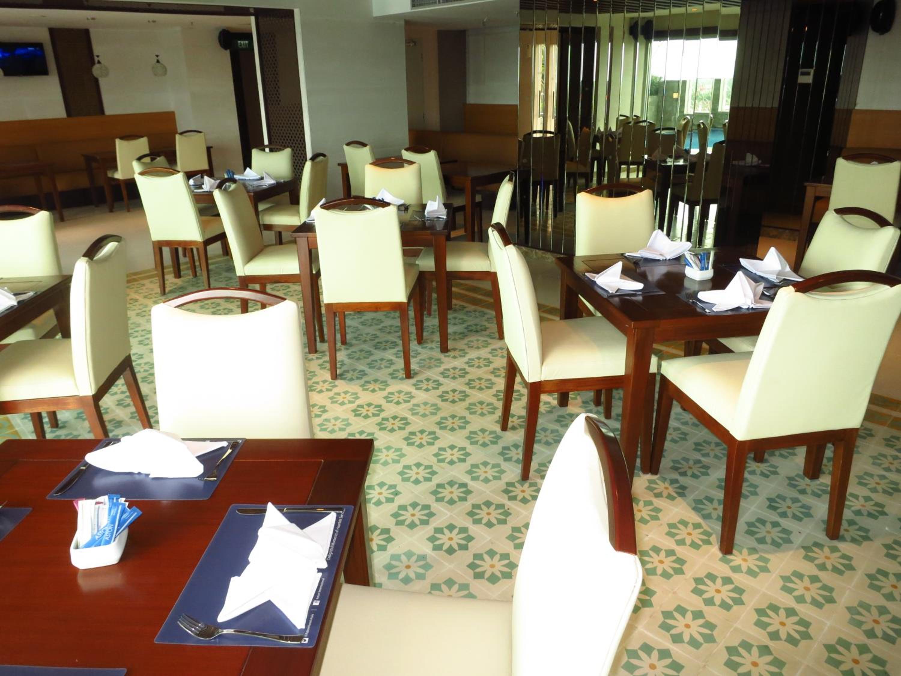 Solo Vacations - Aston Solo Hotel - Property Image 12