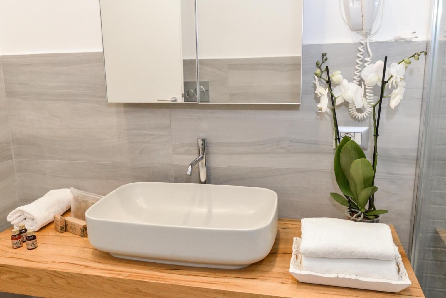 NAVONA VITA SUITES