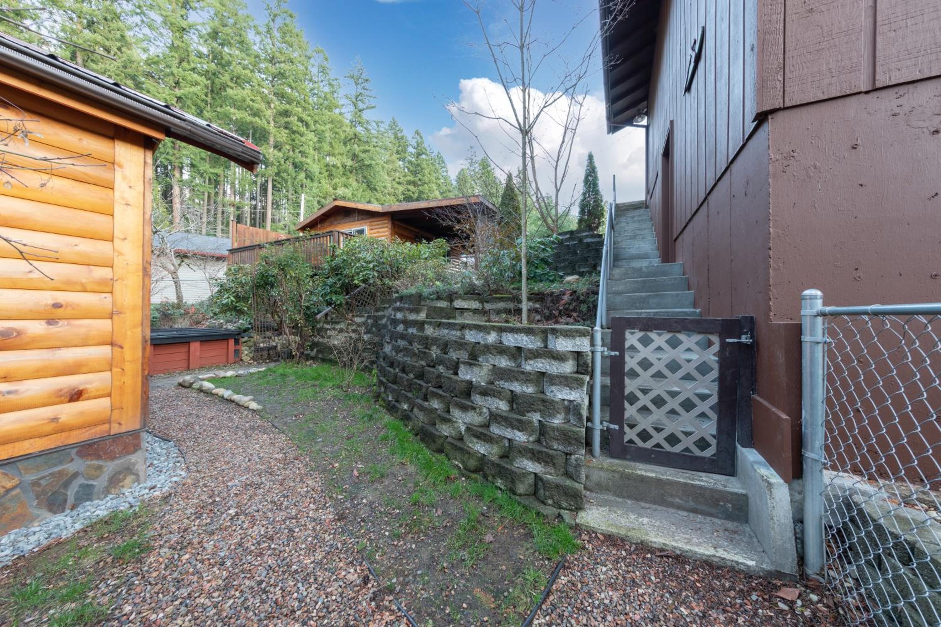 Koi Story Cabin on the Lake - Waterfront, near Bike Trail, photo 3