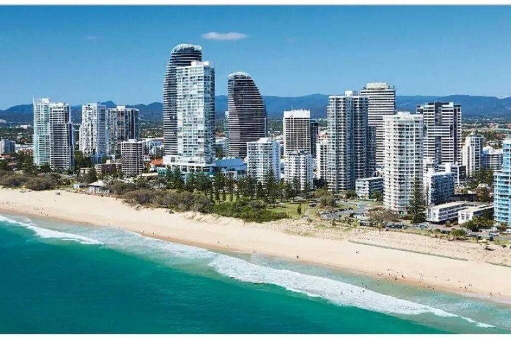 Broadbeach Victoria Square