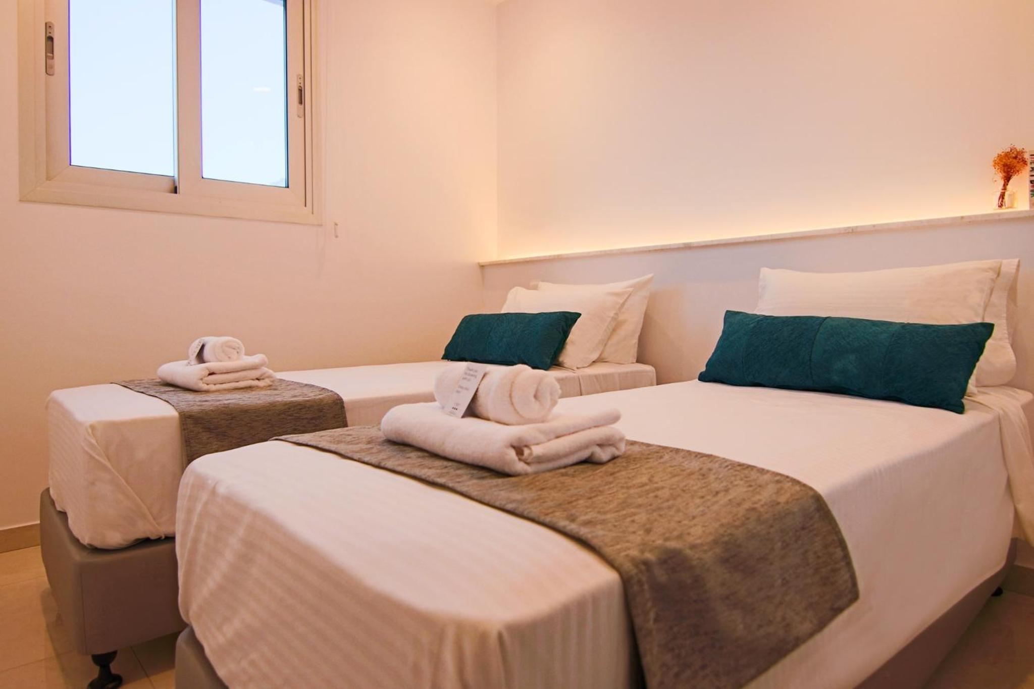 Phaedrus Living - Seaside Deluxe Flat Harbour 106 view 3