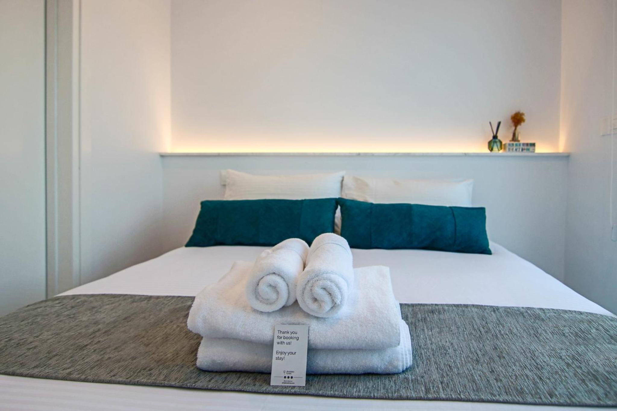 Phaedrus Living - Seaside Deluxe Flat Harbour 106 view 2