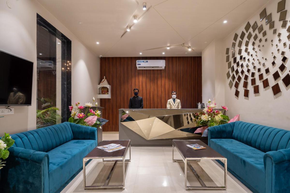 Lobby & Reception
