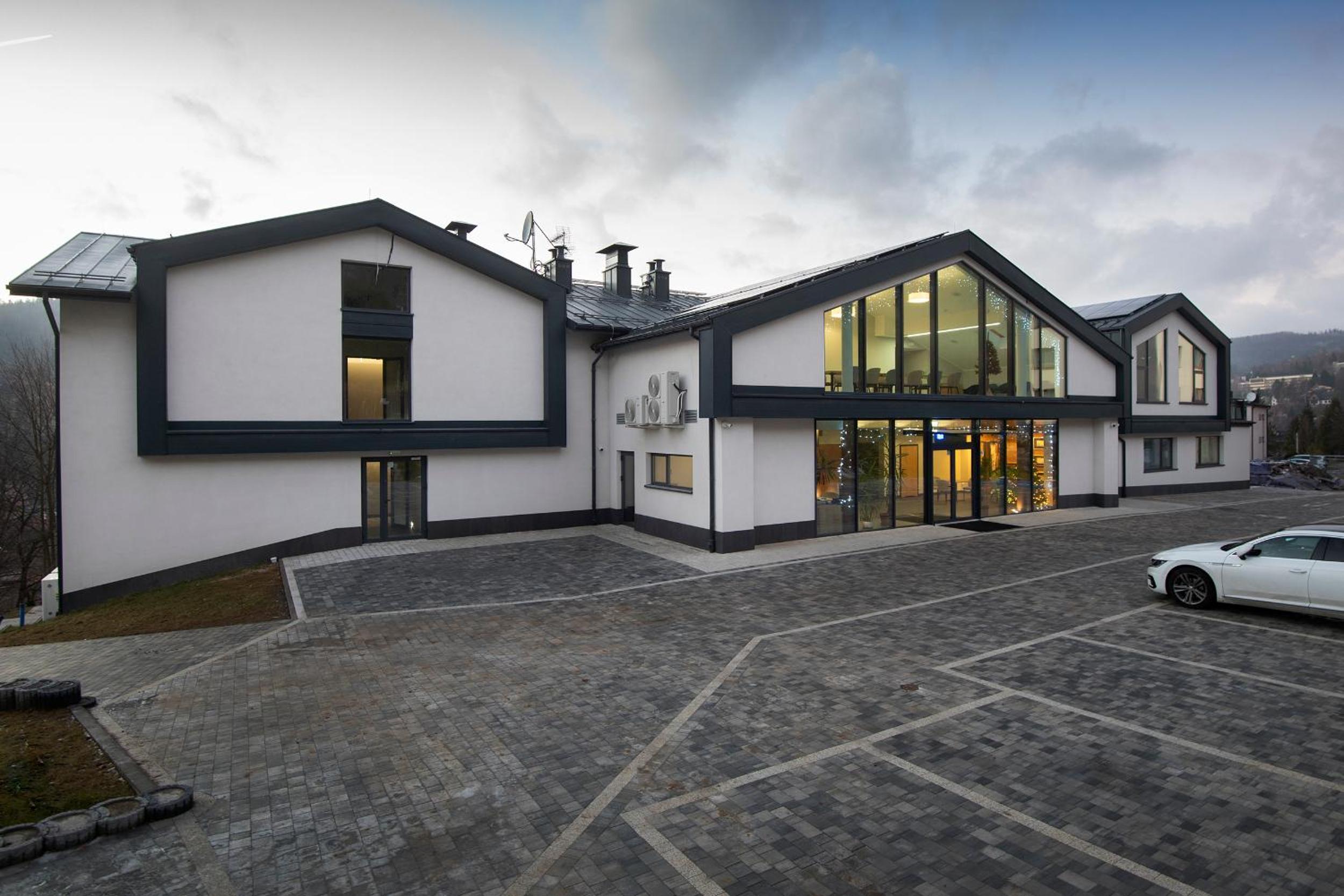 Hotel Jarzębata - Image 1