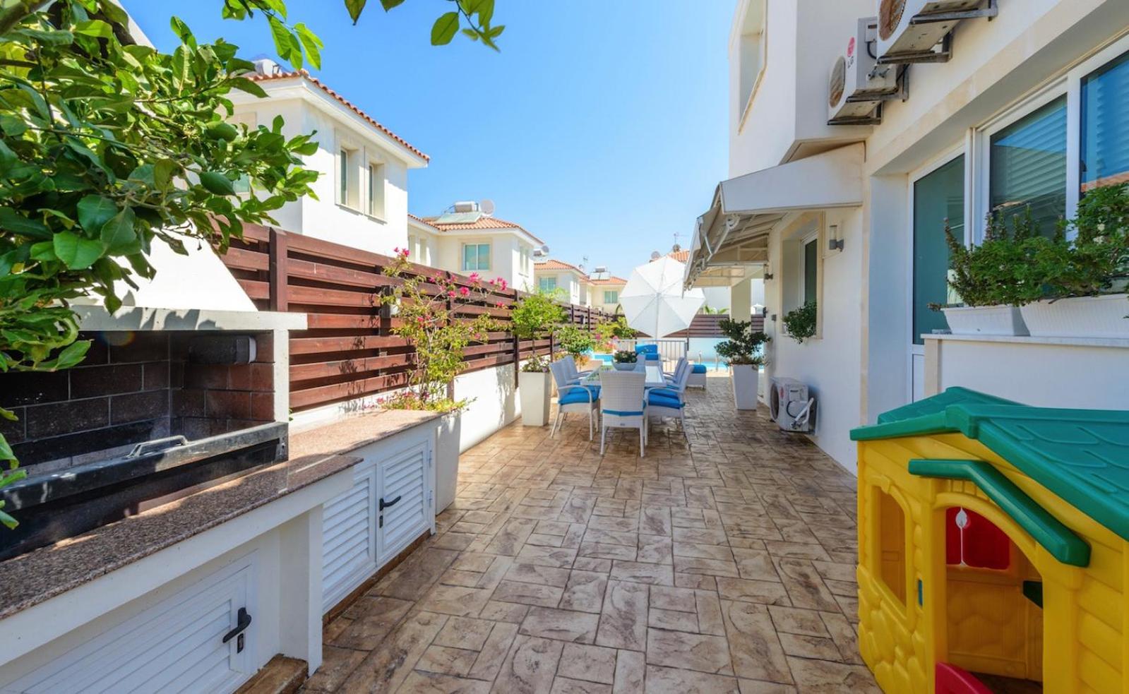 La Vita Villa #1