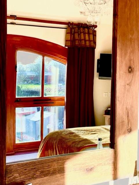 Oak Tree Inn
