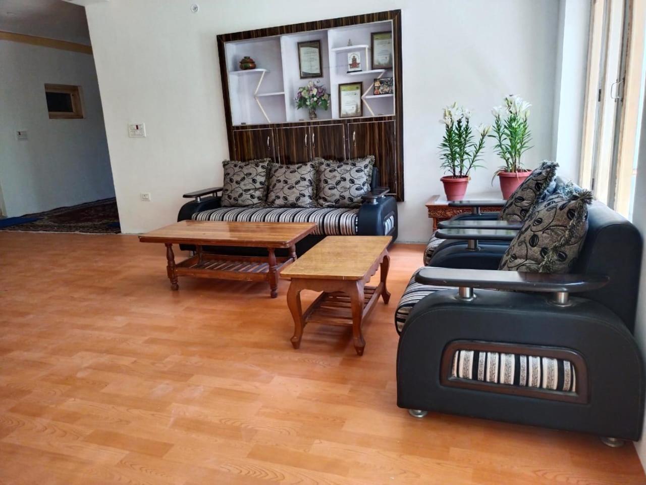 LA-TSAS GUEST HOUSE view 4