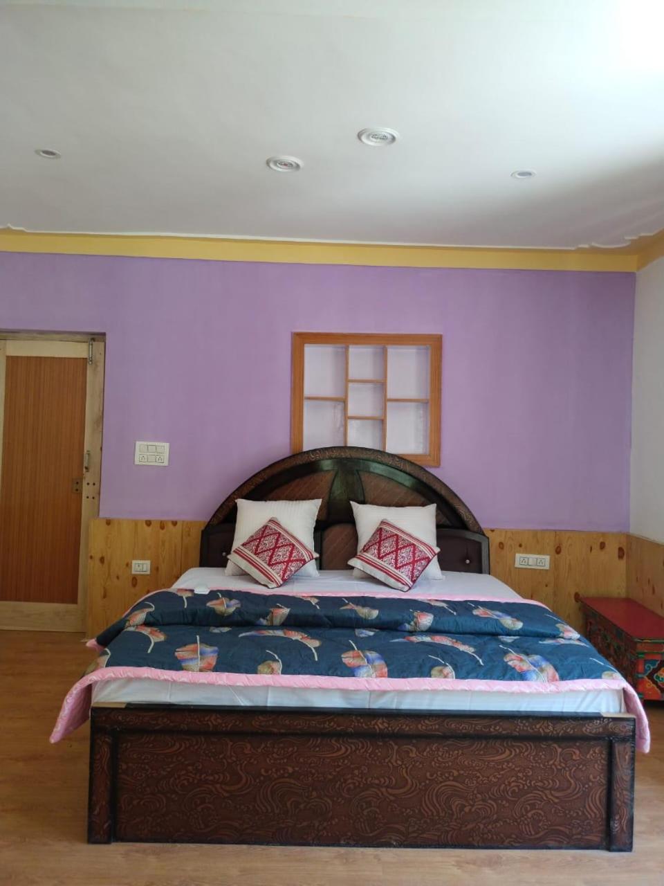 LA-TSAS GUEST HOUSE view 2