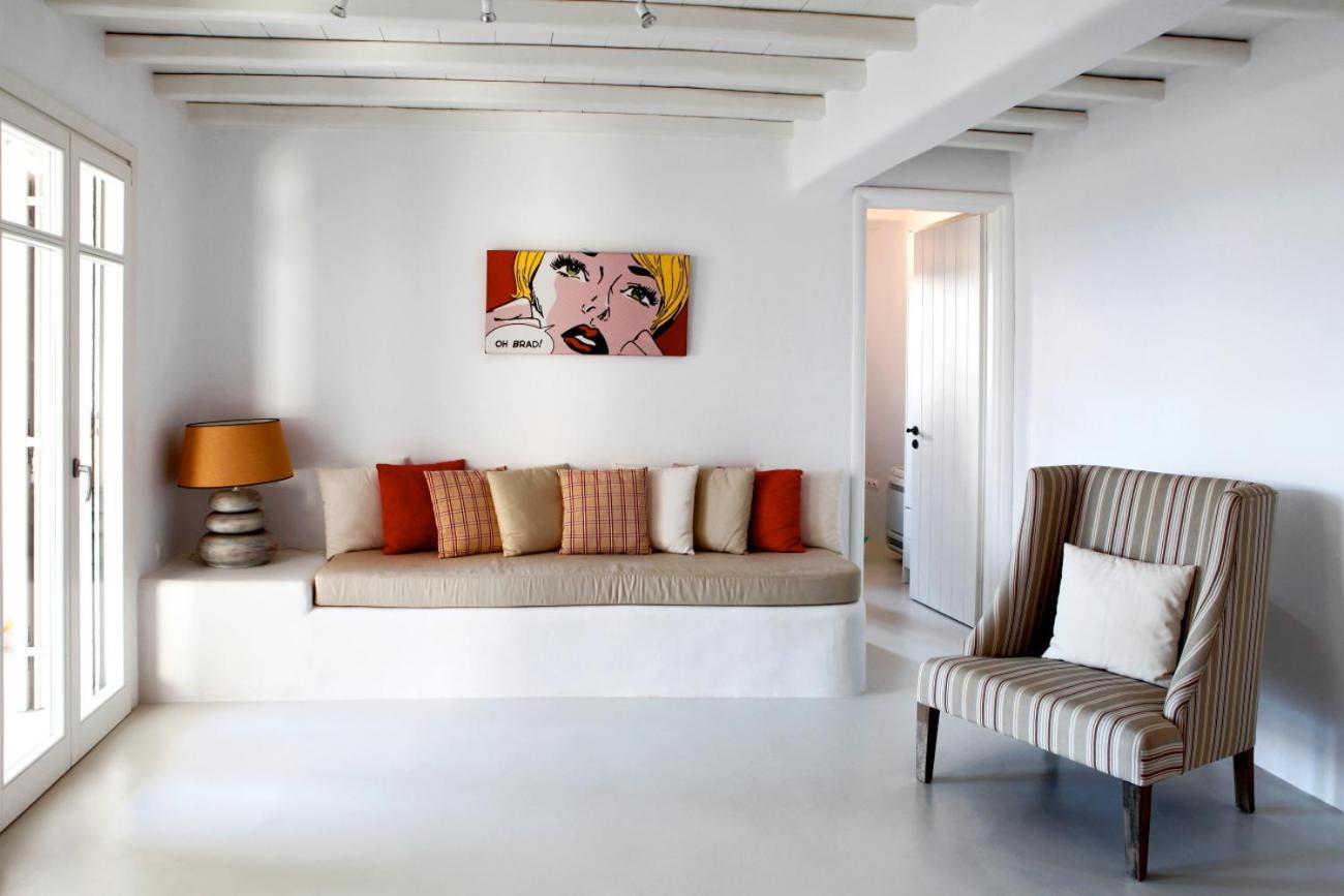 Elia White Residence photo 2