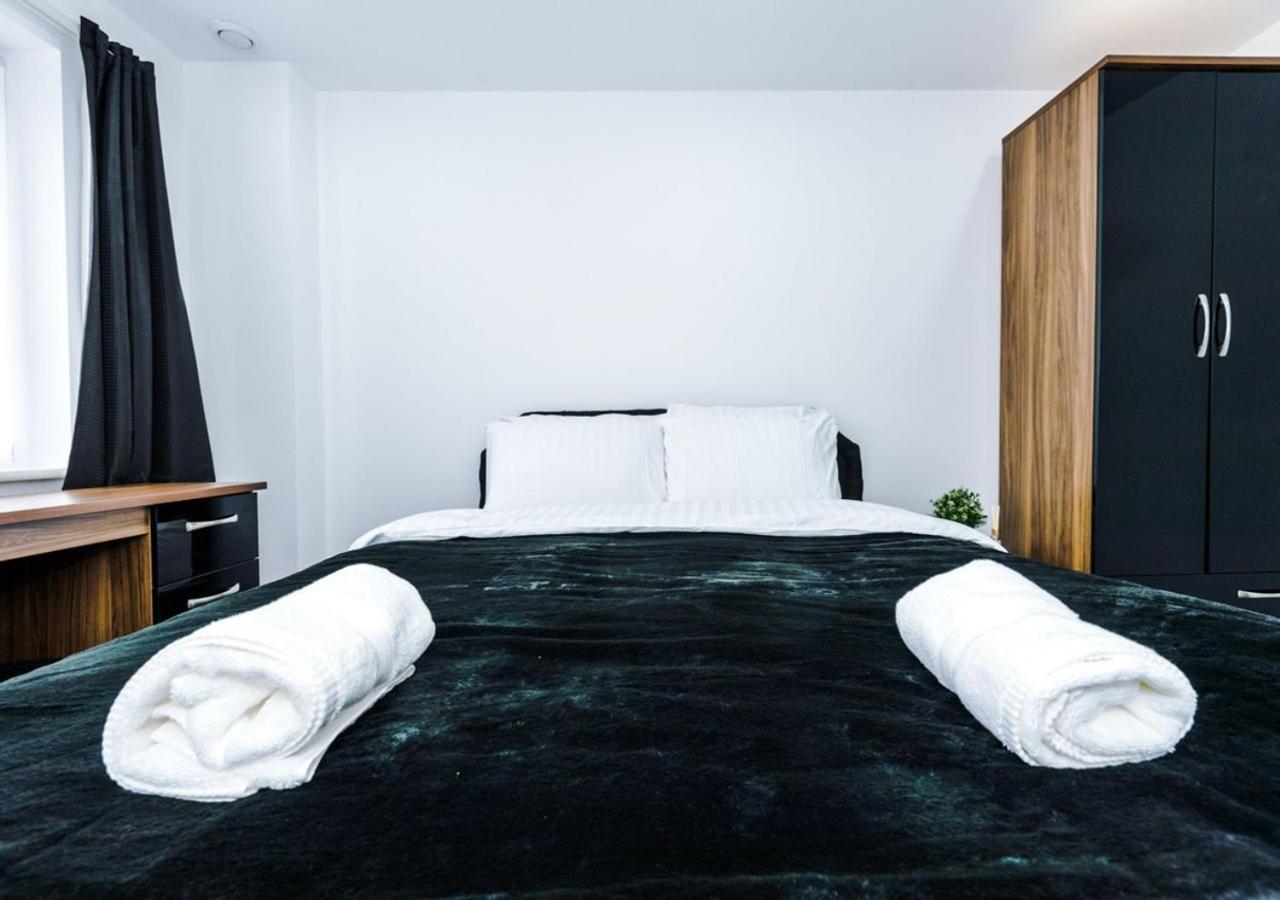LUXURY 3 BEDROOM HOUSE Close to Manchester Center view 2