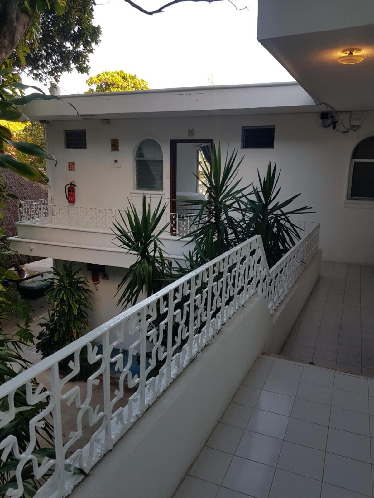 Hotel tropical - Image 1