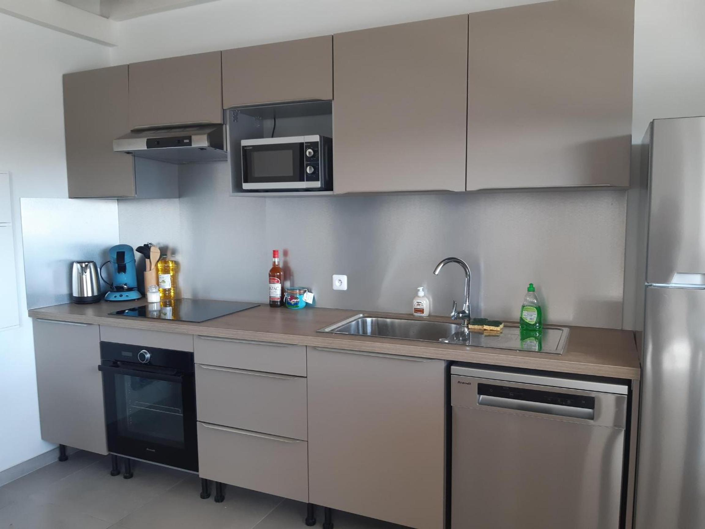 Appartement neuf a 150 metres de la mer wifi view 4