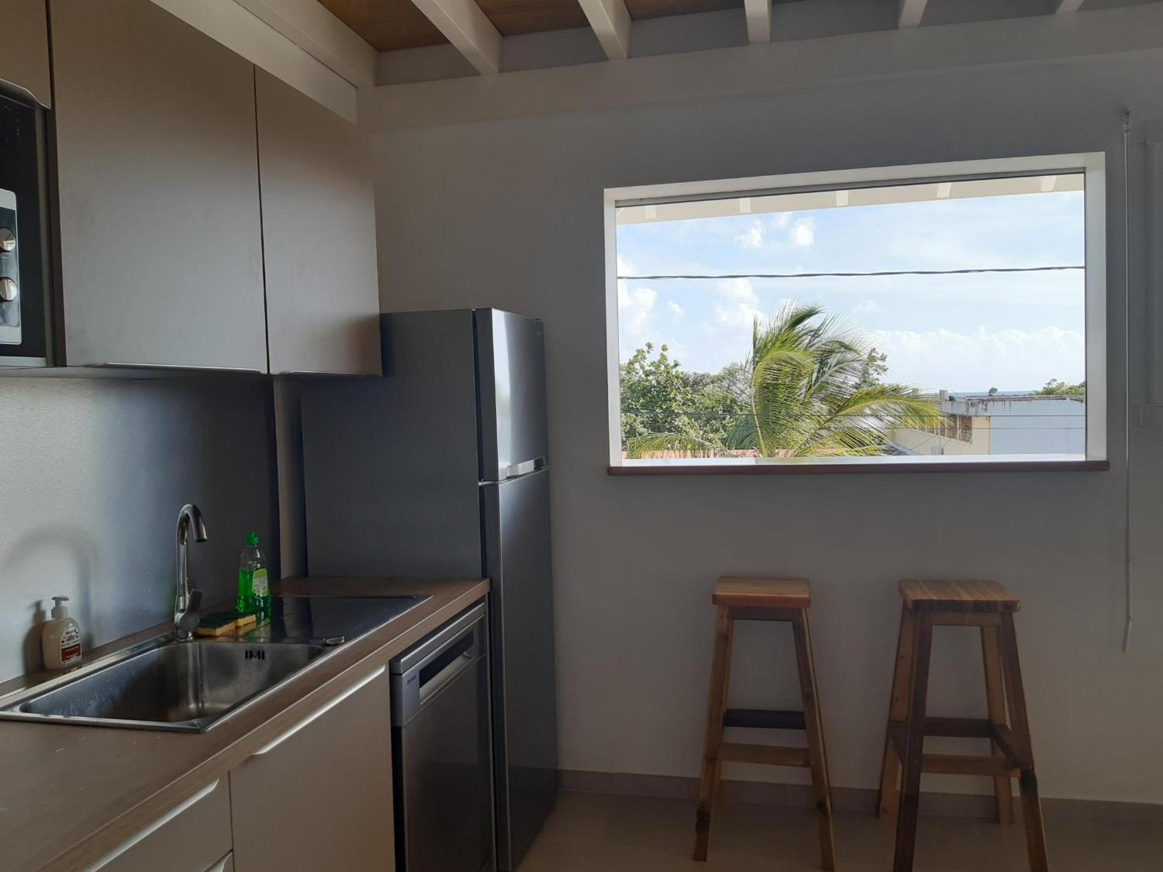 Appartement neuf a 150 metres de la mer wifi view 5