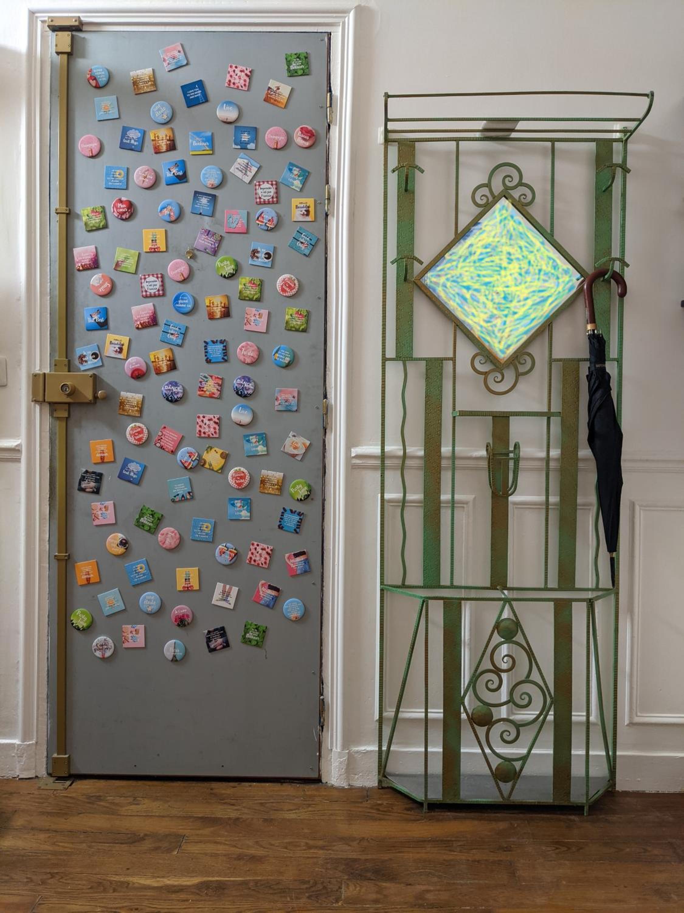Private acces to the all flat. Charming Parisian.