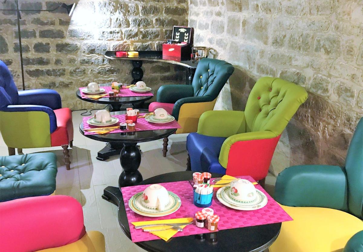 restaurant