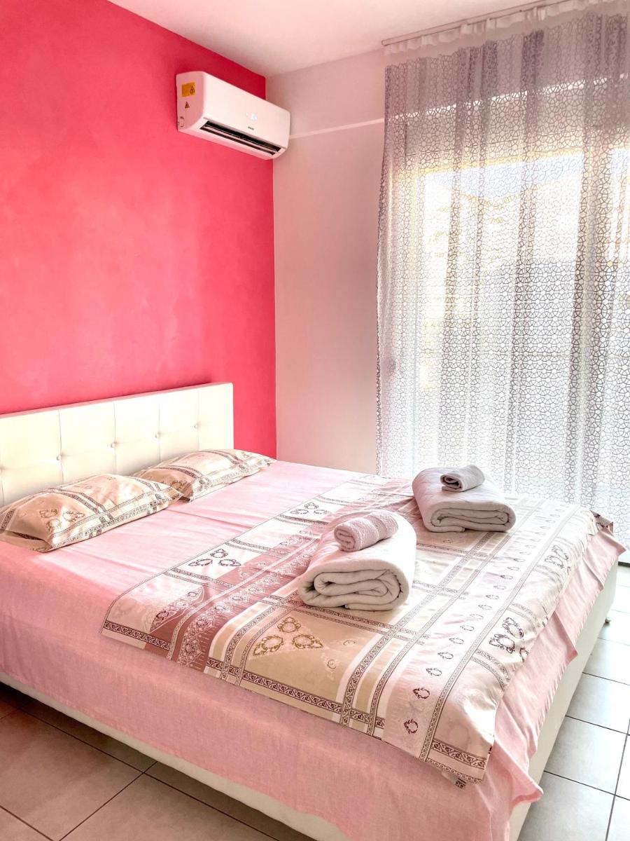 Pink studio photo 4
