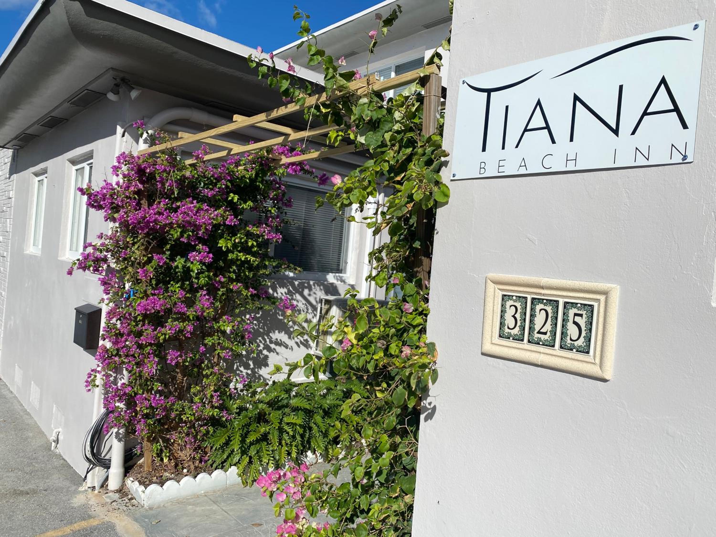 Hotel Tiana Beach Inn - Image 1