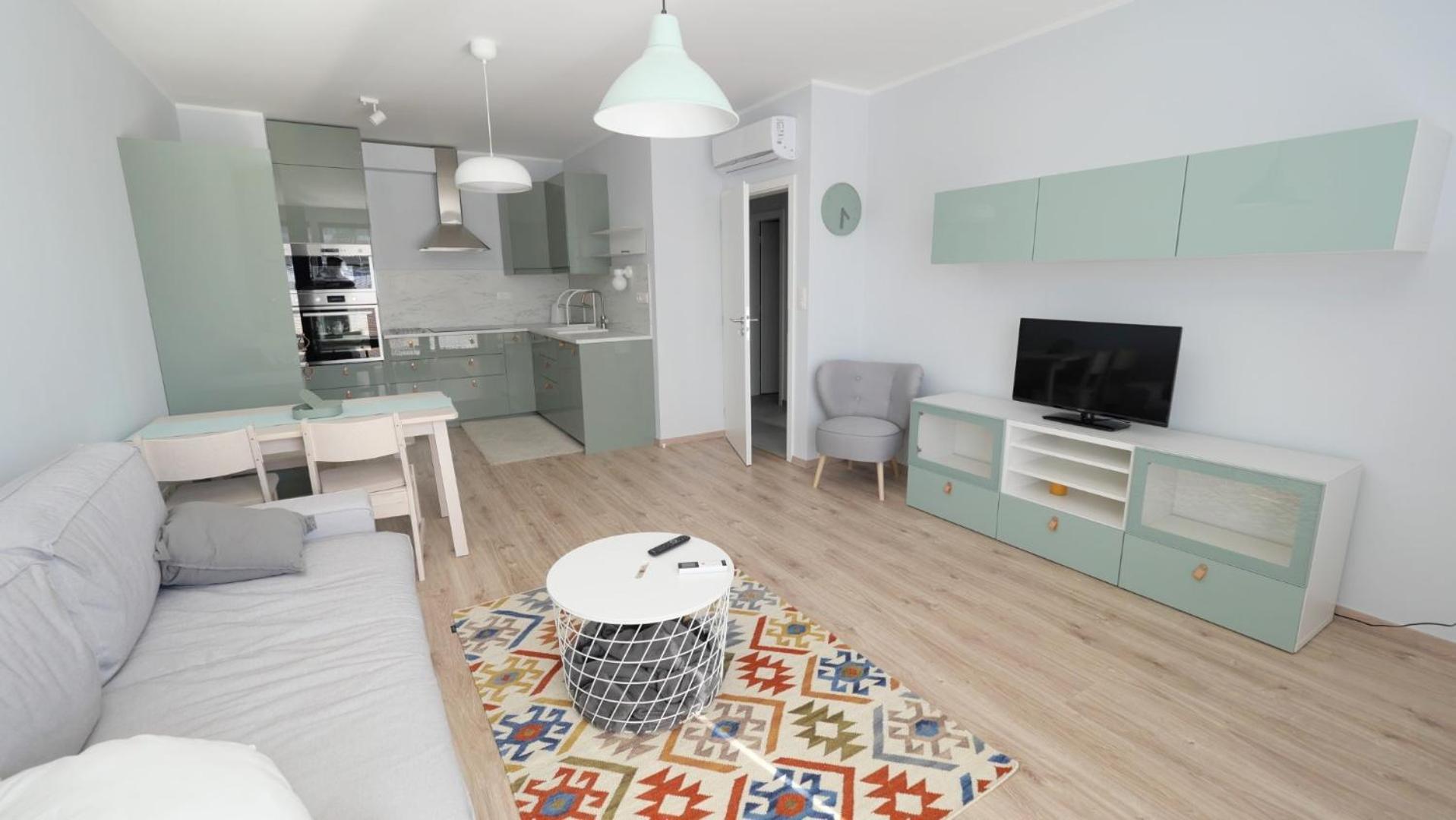 Air-conditioned, 2 room apartment with terrace view 4