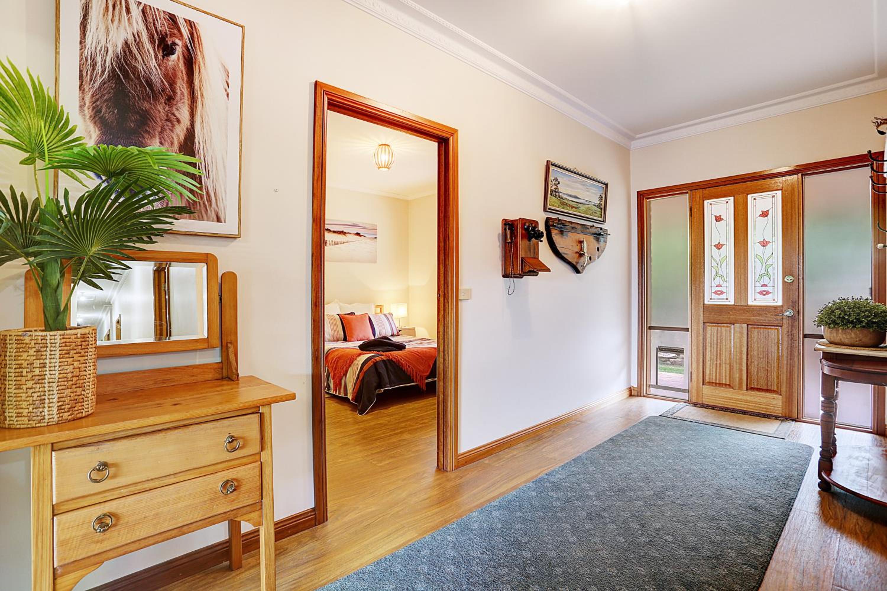 Farm Stay & Iconic Water Views - 32 Zachary Drive
