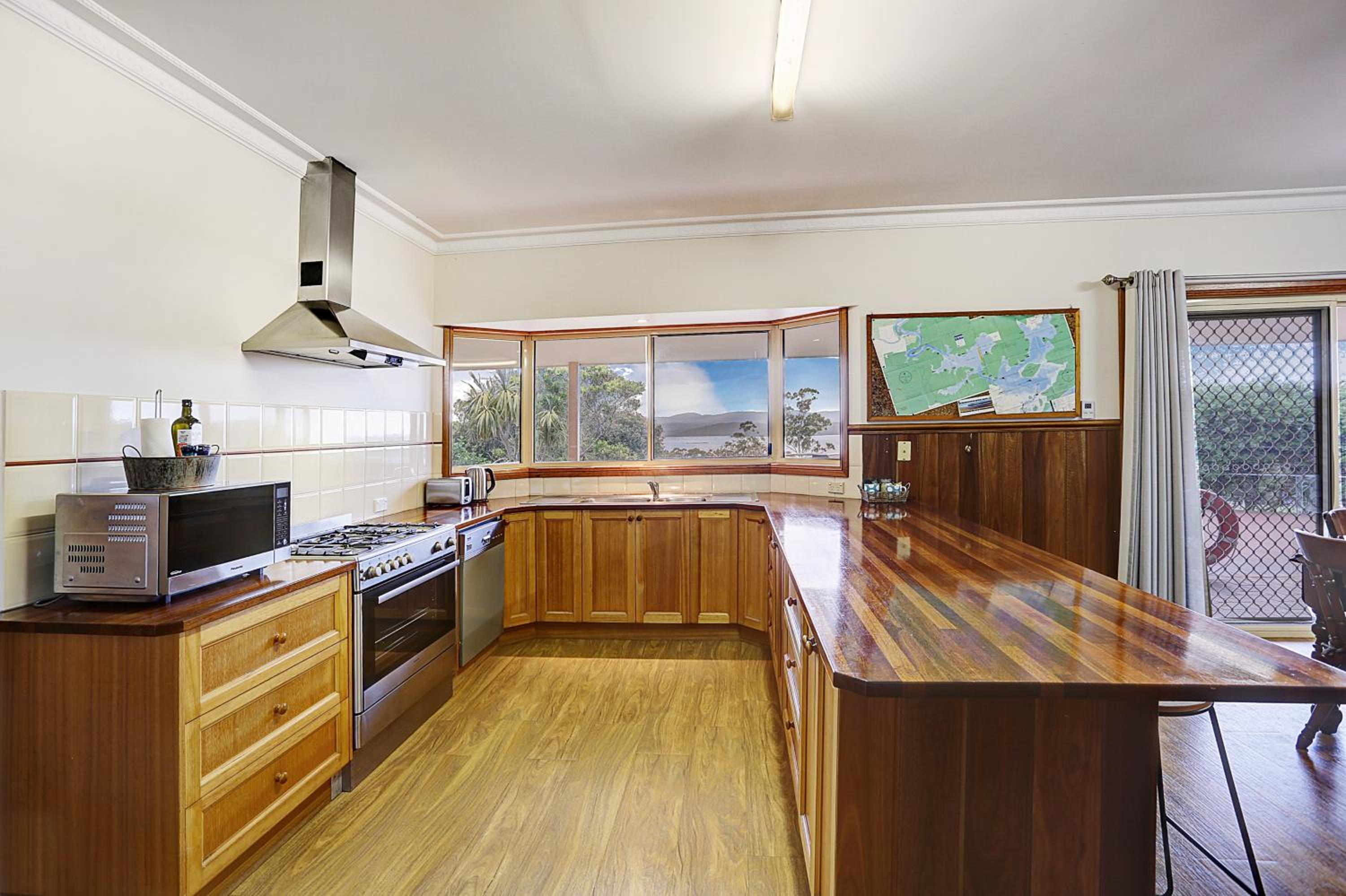 Farm Stay & Iconic Water Views - 32 Zachary Drive
