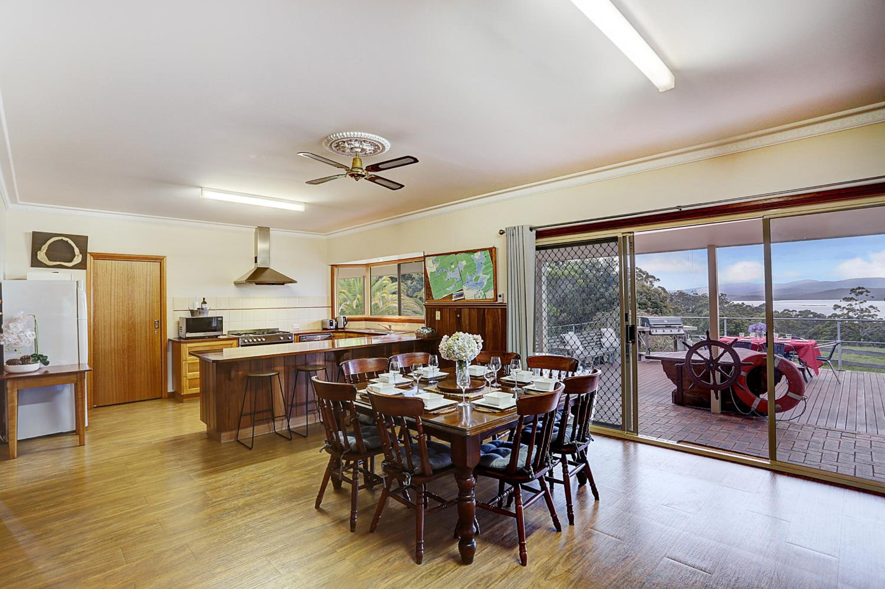 Farm Stay & Iconic Water Views - 32 Zachary Drive