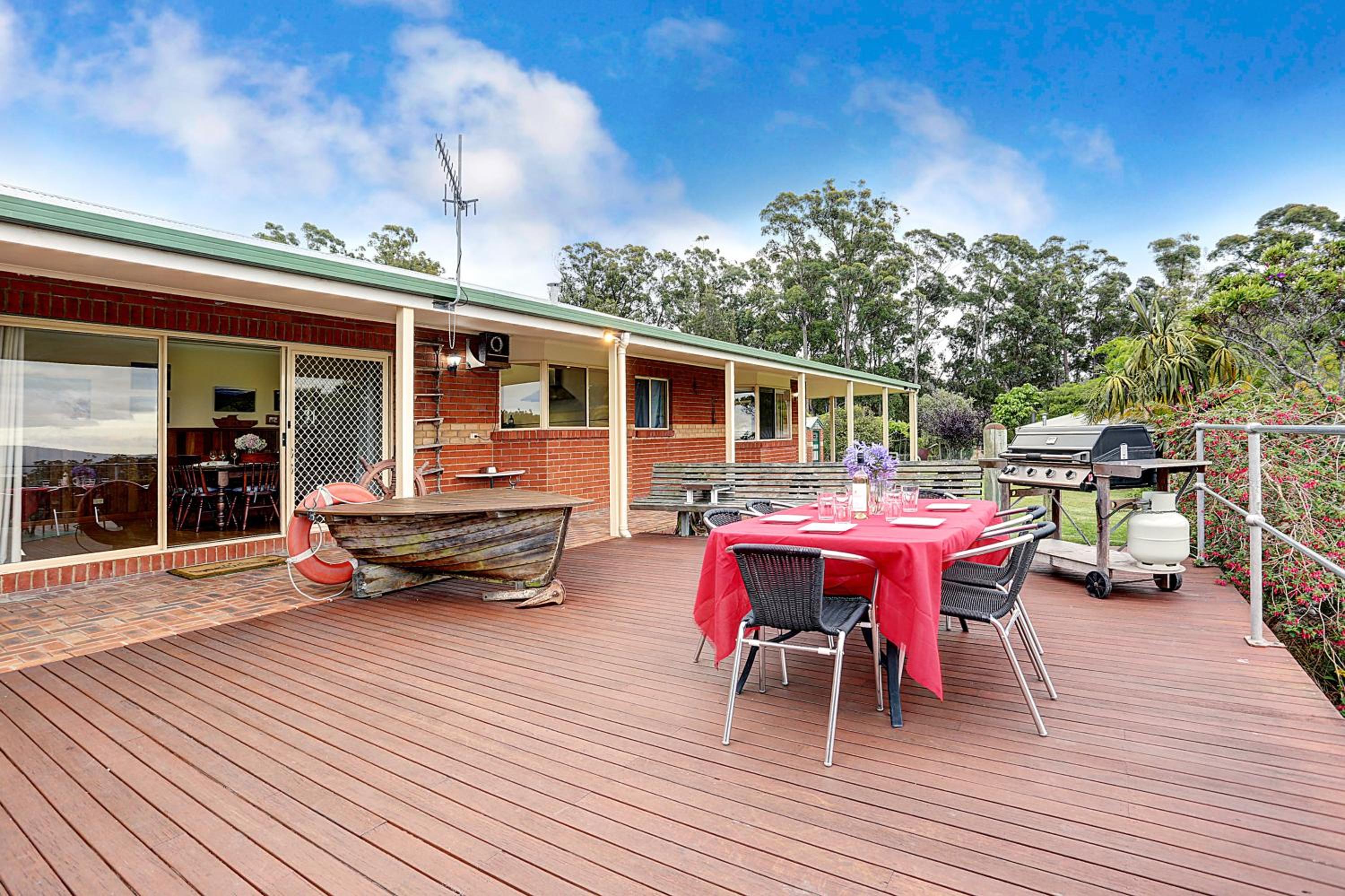 Farm Stay & Iconic Water Views - 32 Zachary Drive