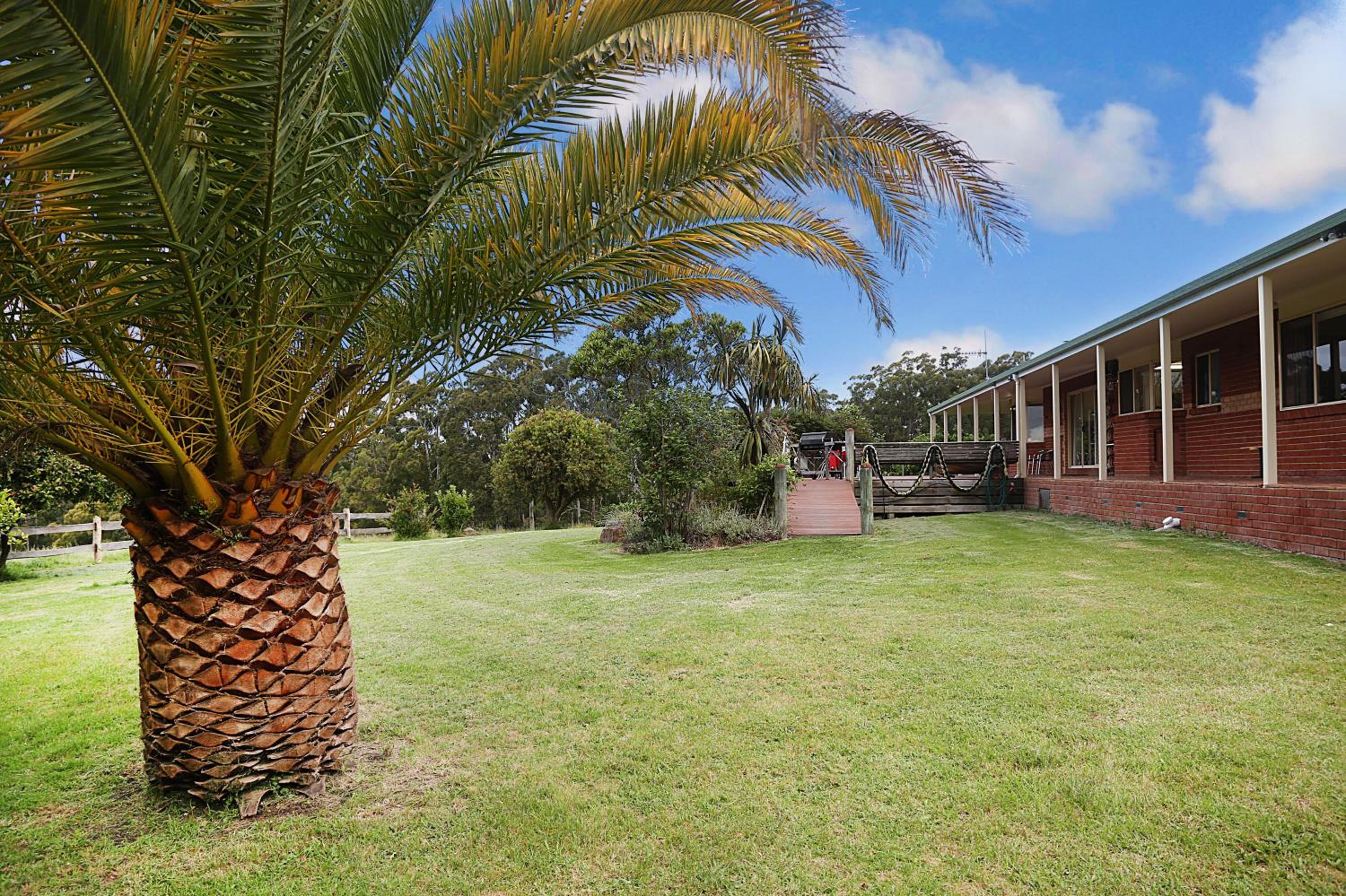 Farm Stay & Iconic Water Views - 32 Zachary Drive
