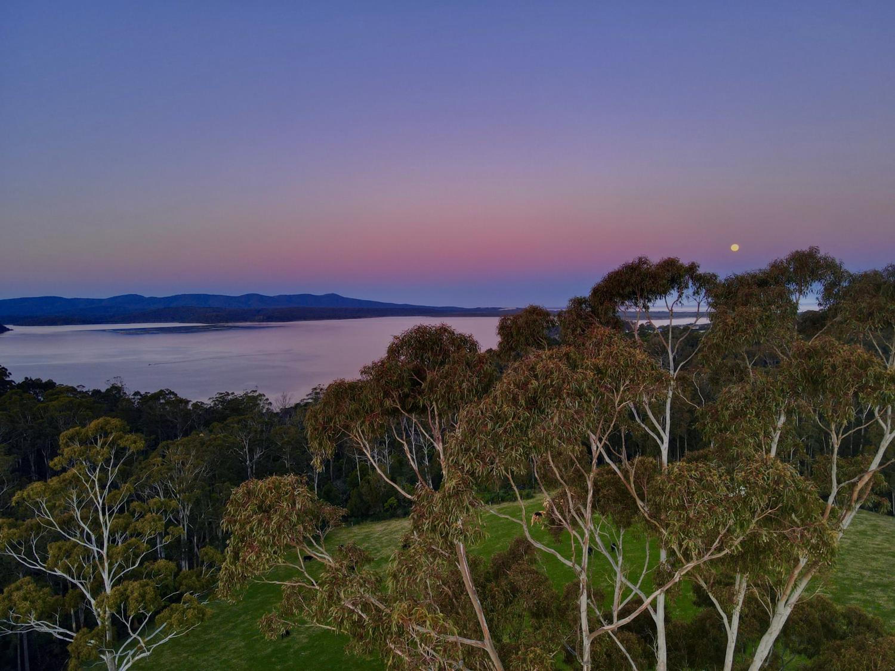 Farm Stay & Iconic Water Views - 32 Zachary Drive