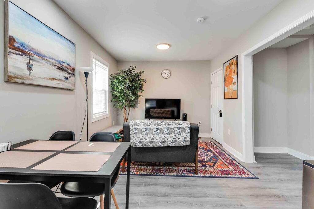 Refreshing 2-Bedroom Home in Central Hopewell view 4