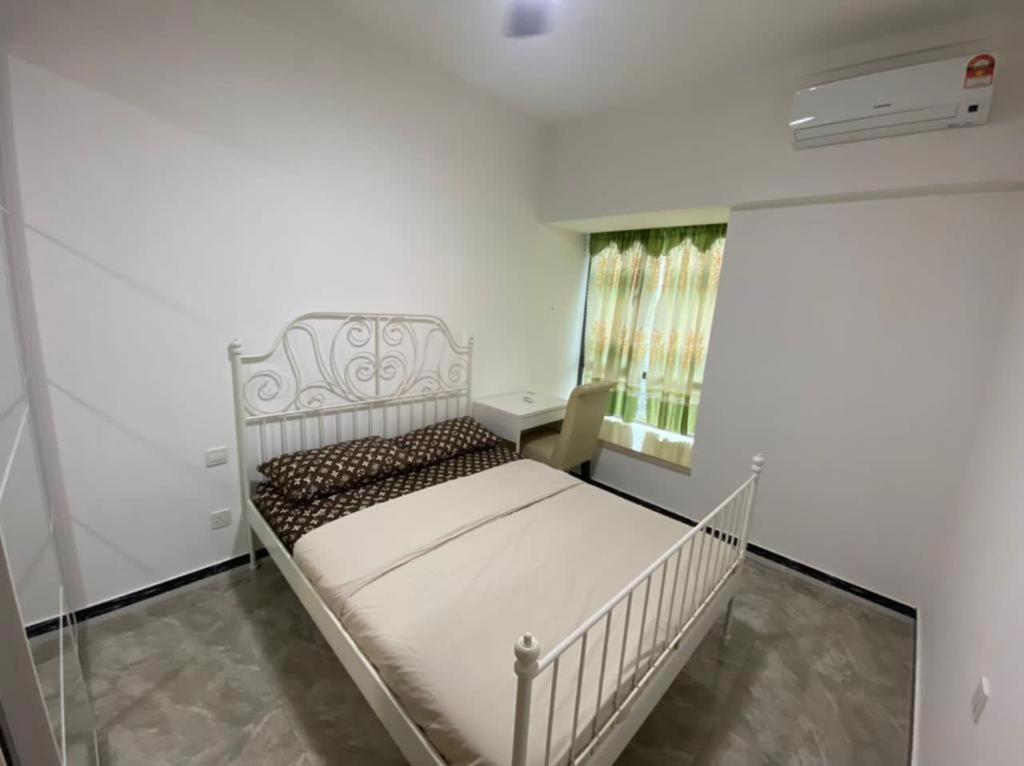 JB City CIQ-R&F Shopping Mall Apartment