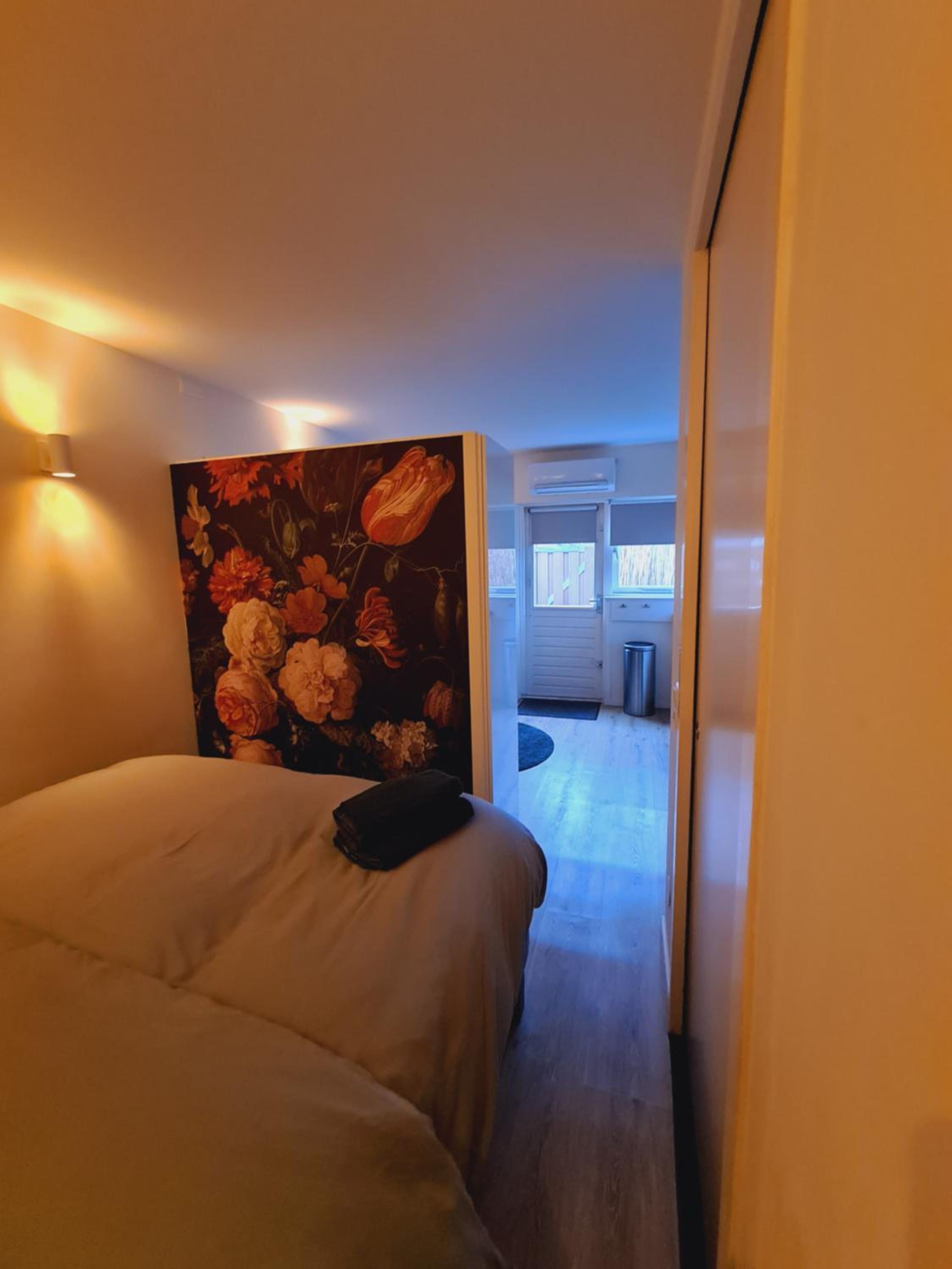 Studio Baarn with patio, airco, pantry, bedroom, bathroom, privacy - Amsterdam, Utrecht view 5