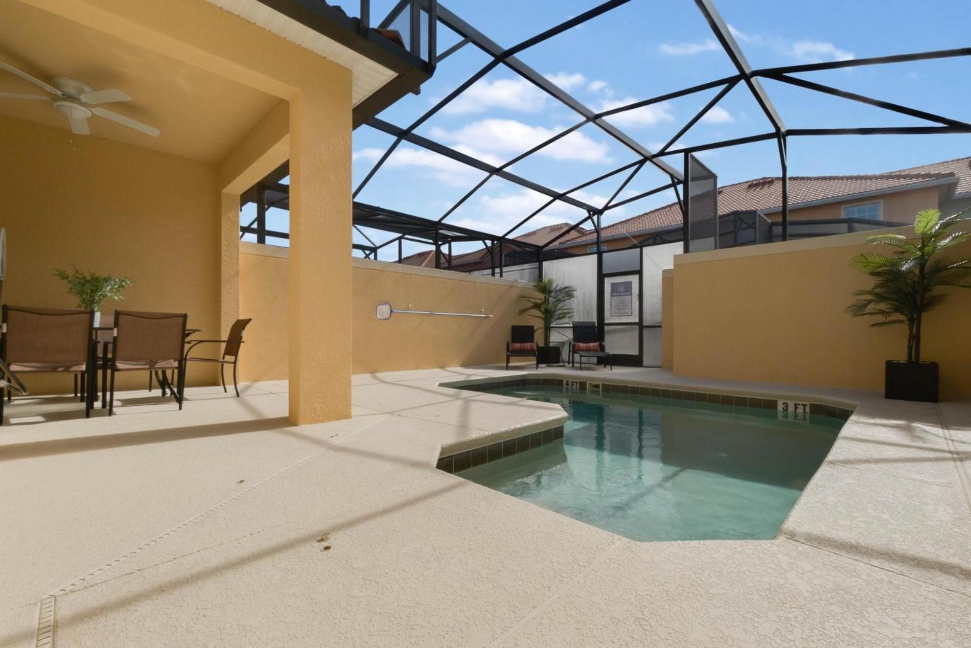 Townhome w pool near Disney & Orlando Attractions view 2