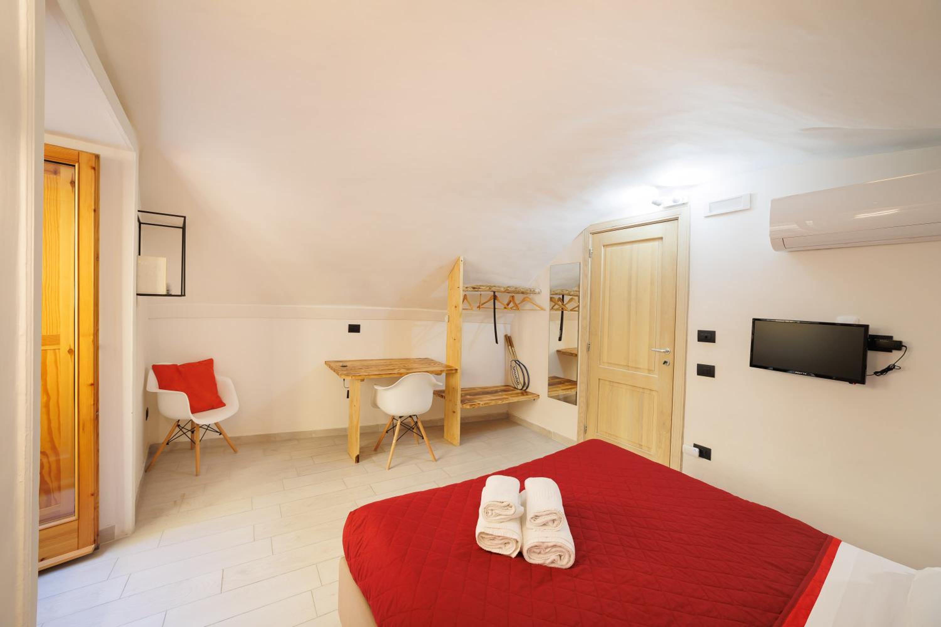 Legno Suite By HouseinNaples