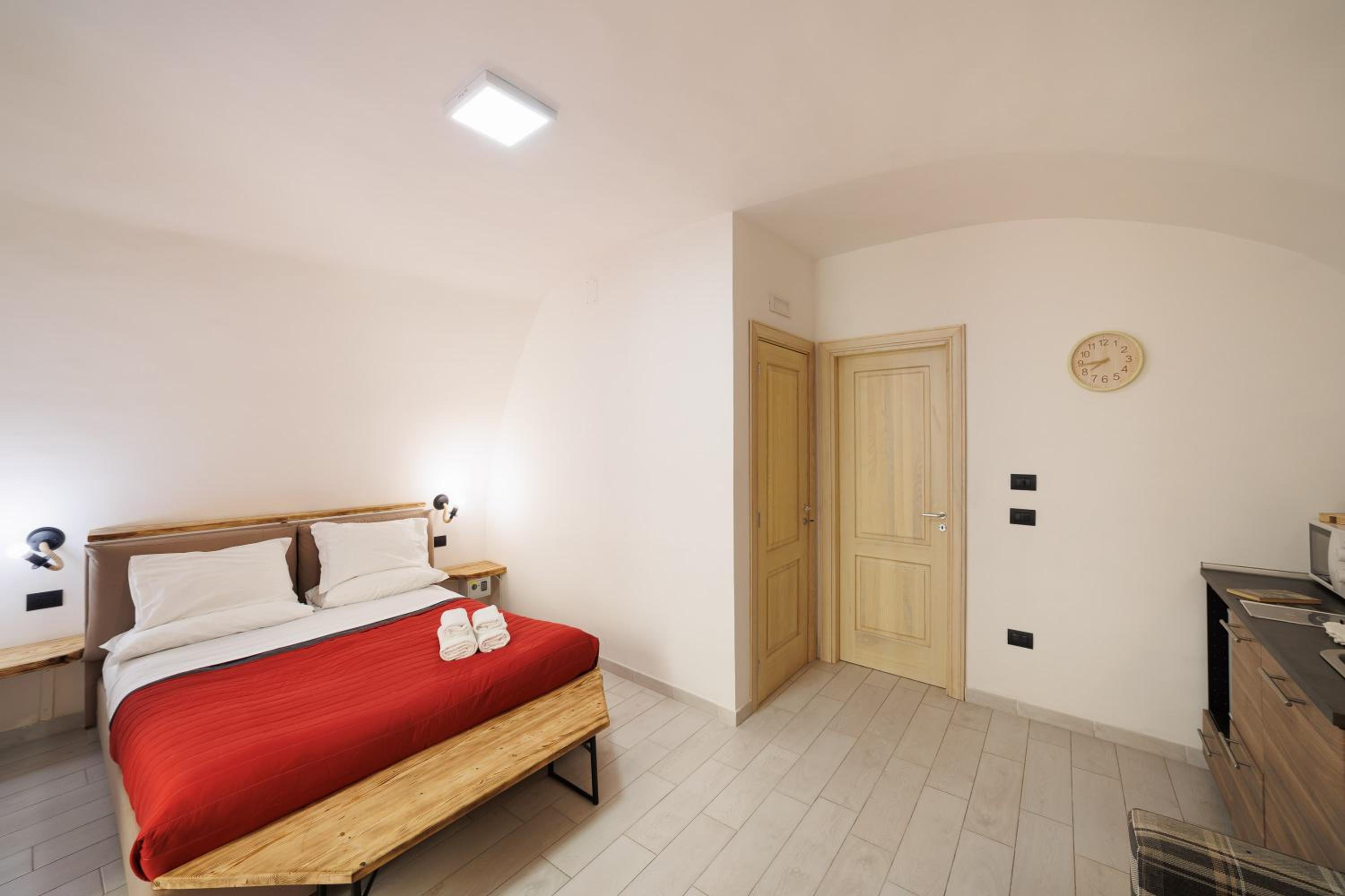 Legno Suite By HouseinNaples