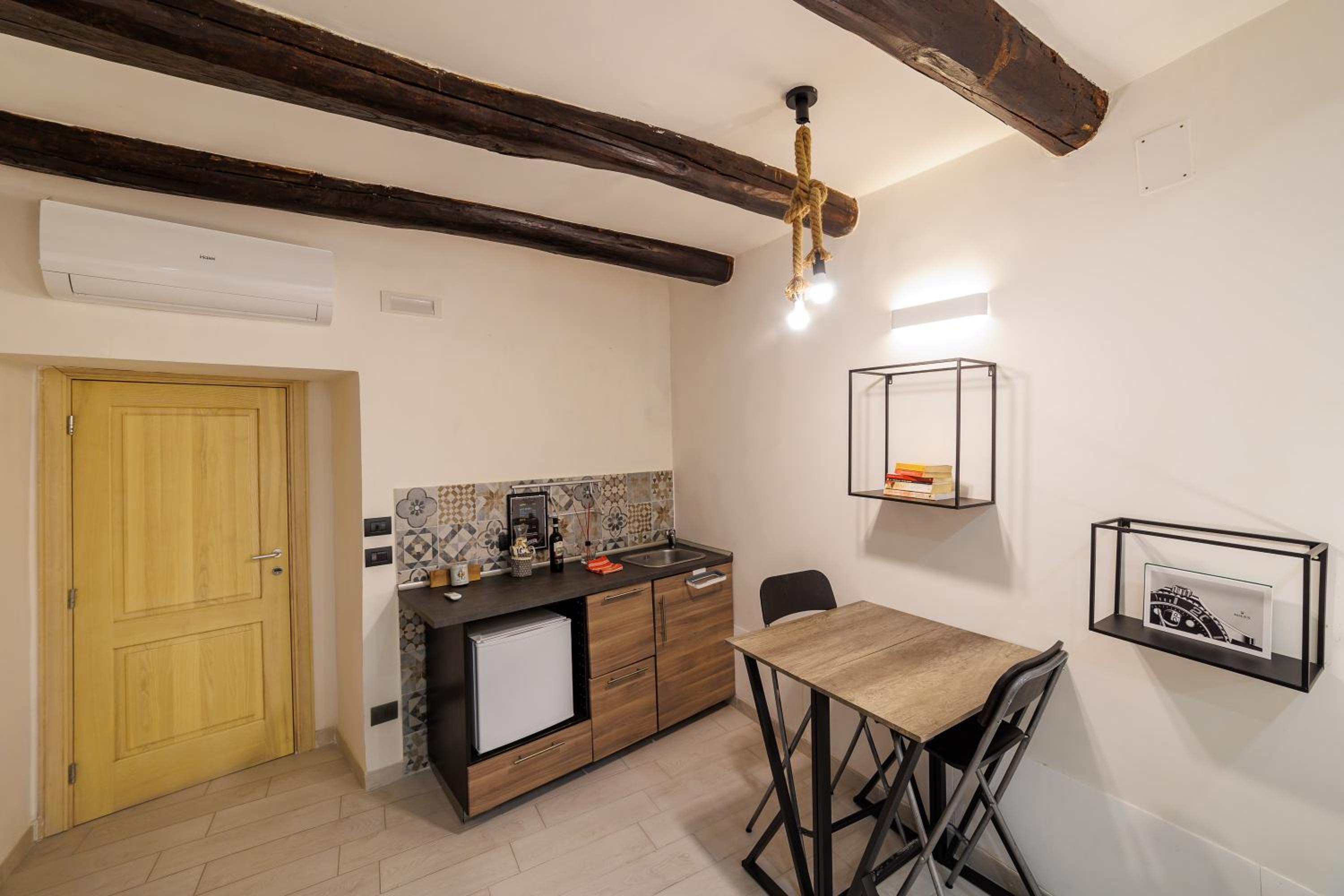 Legno Suite By HouseinNaples