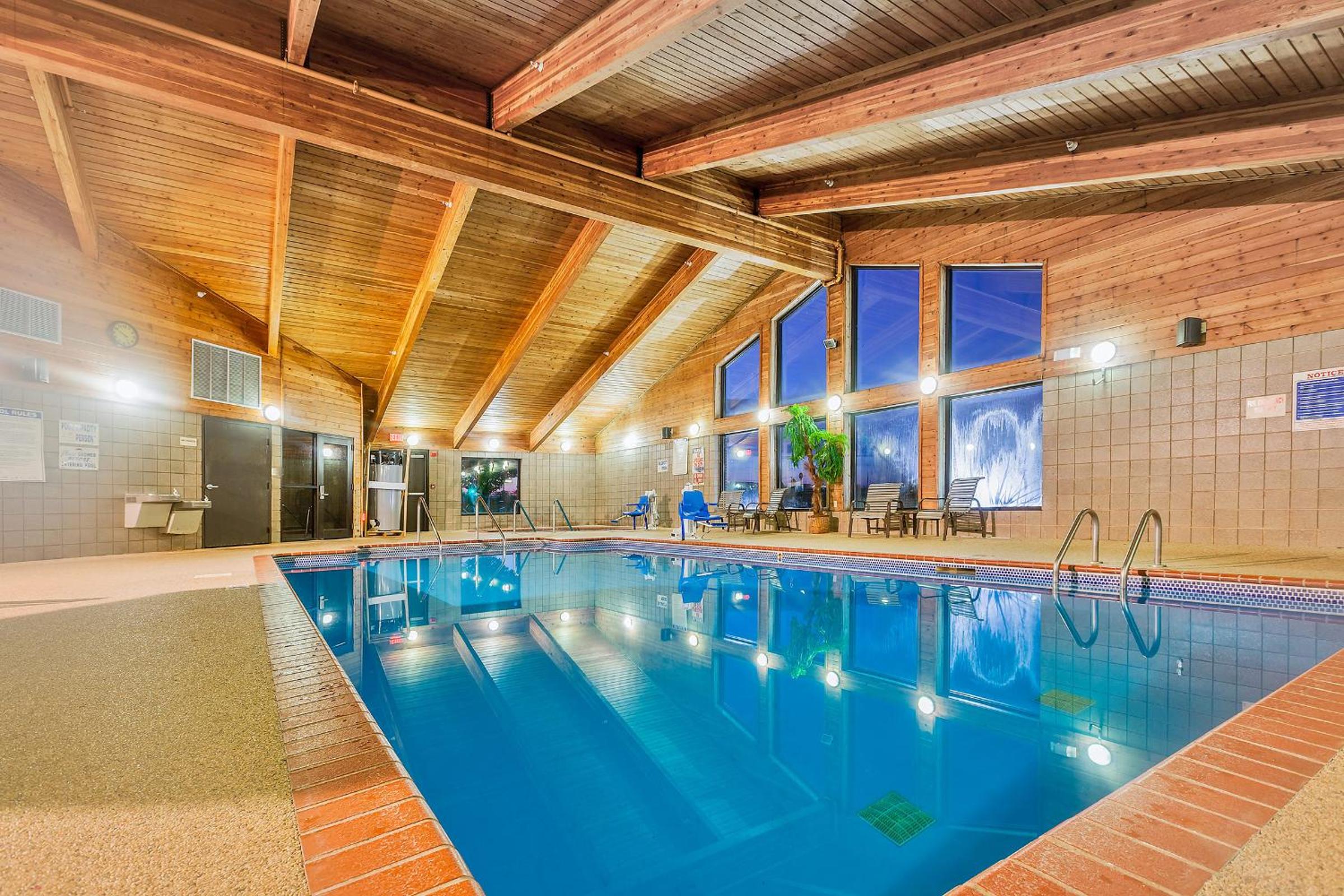 AmericInn by Wyndham Muscatine - Property Image 6