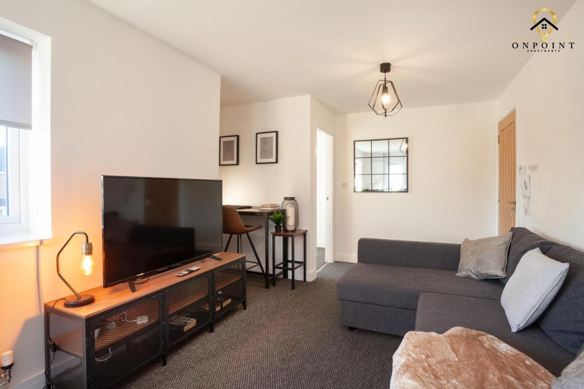 Modern 3-Storey House With Free Parking! view 4
