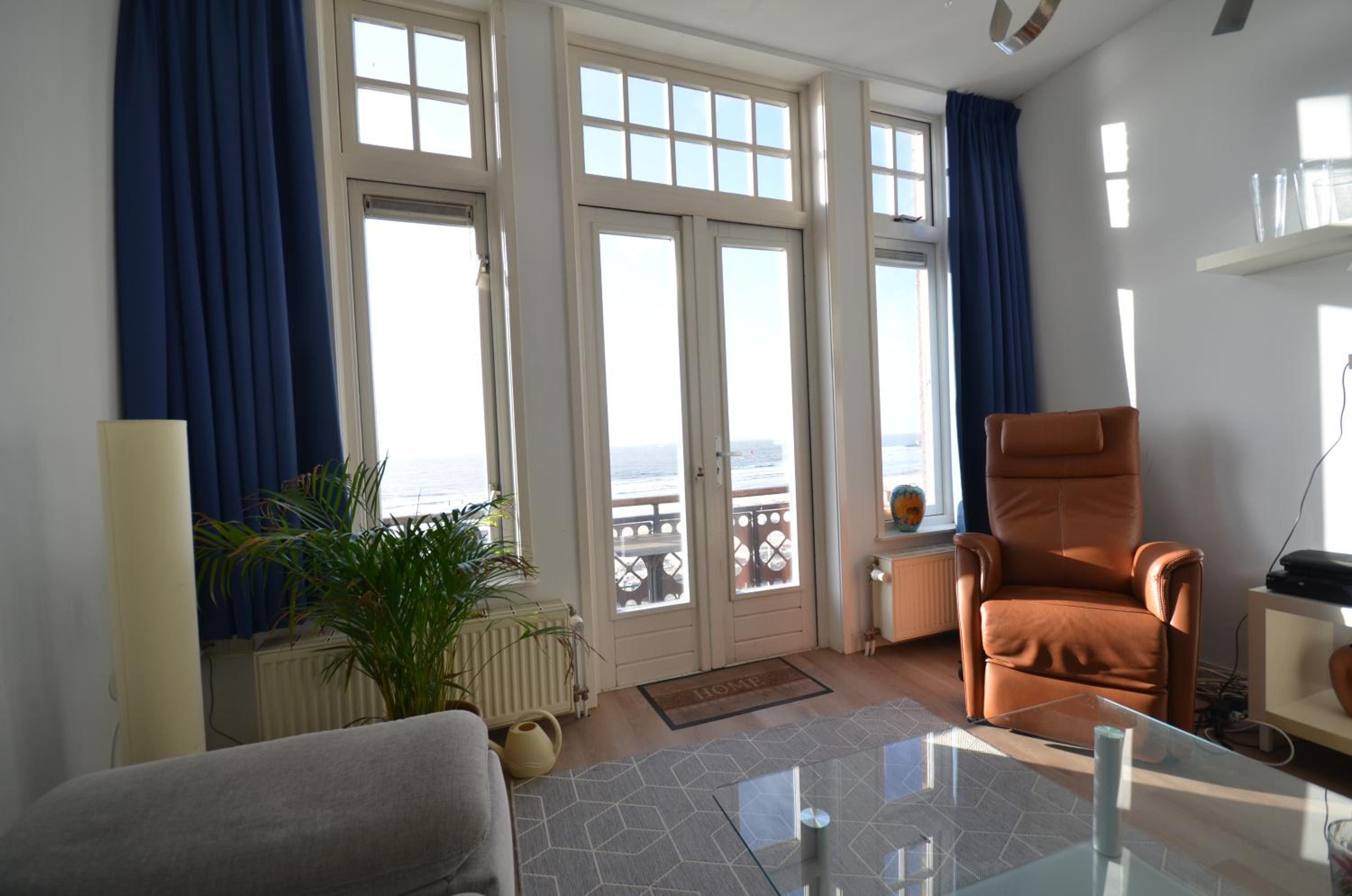 Fraai appartement direct aan zee op toplocatie. view 2