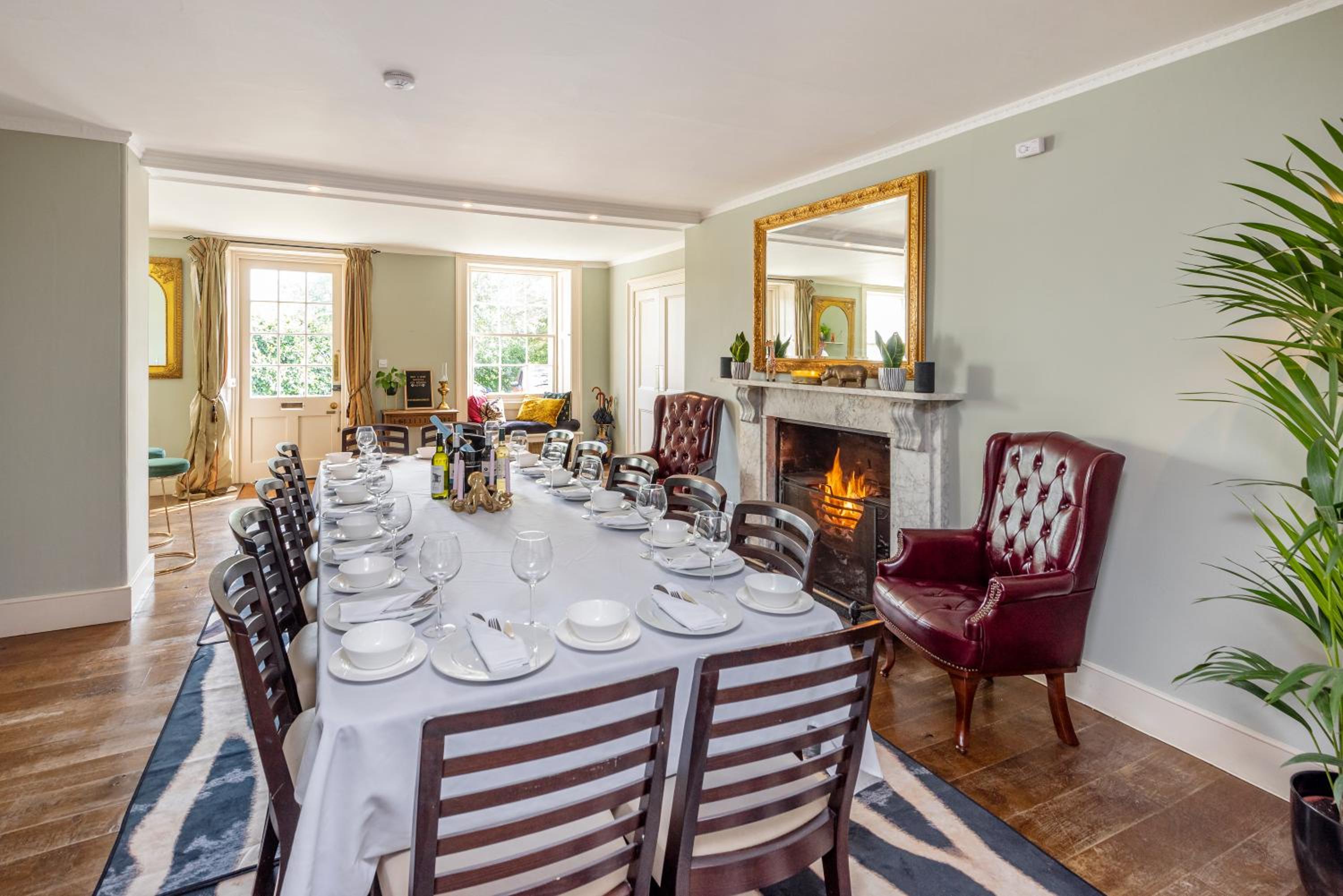 Cotswold Manor House - country house retreat with hot tub, ideal for large groups view 5