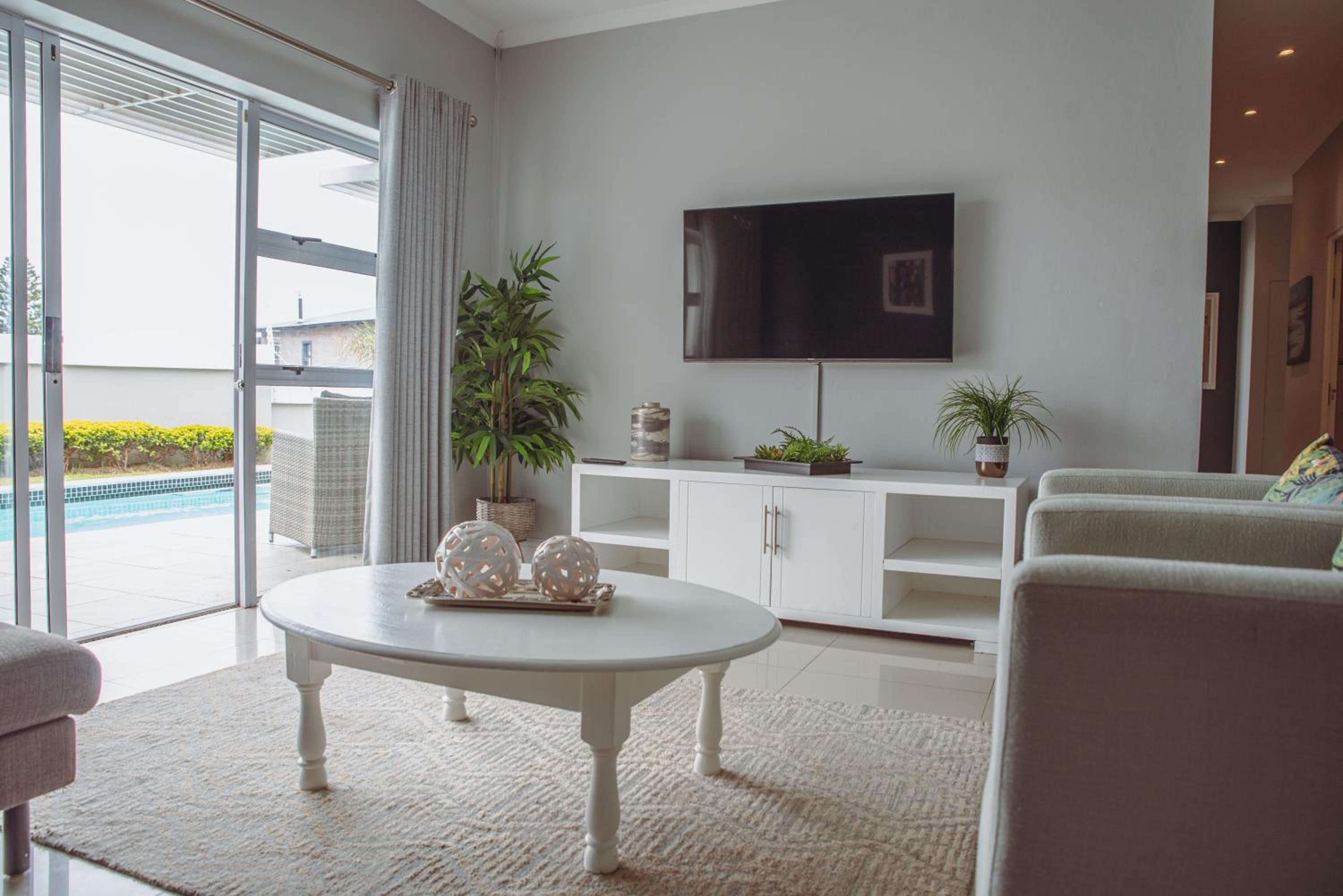 Harbour Cottages, Humewood view 3