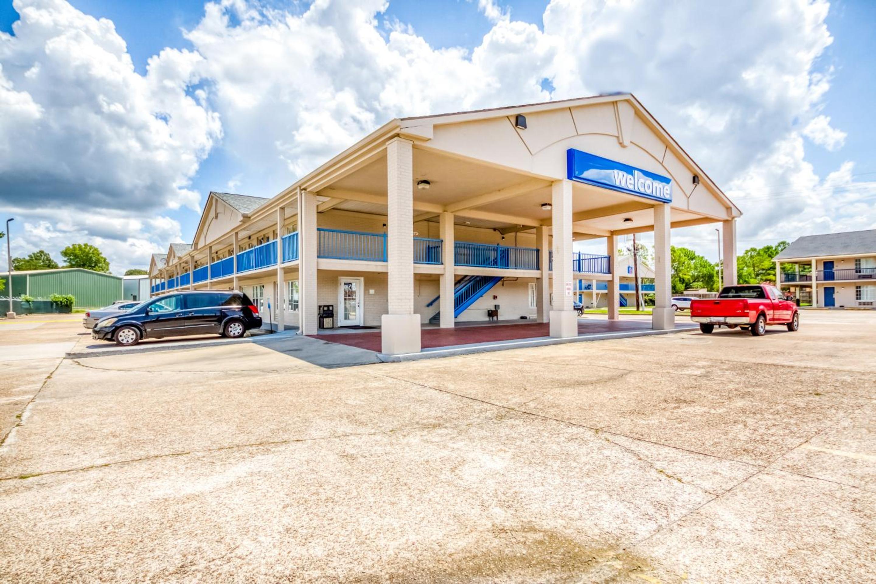 Hotel OYO Hotel Baton Rouge East I-12 Louisiana - Image 1